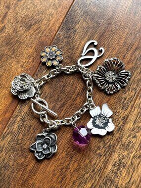 Y2K vintage GUESS silver chain link rhinestone charm bracelet toggle closure